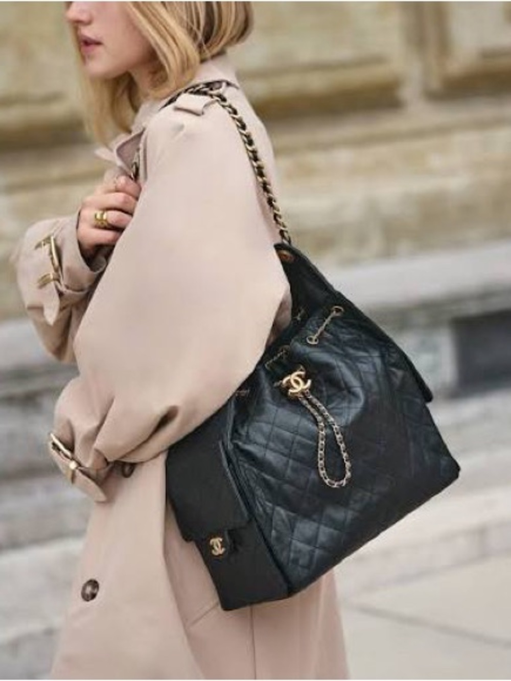 Authentic CHANEL 25 Medium Black Caviar Quilted Handbag Gold HW (Full Set)